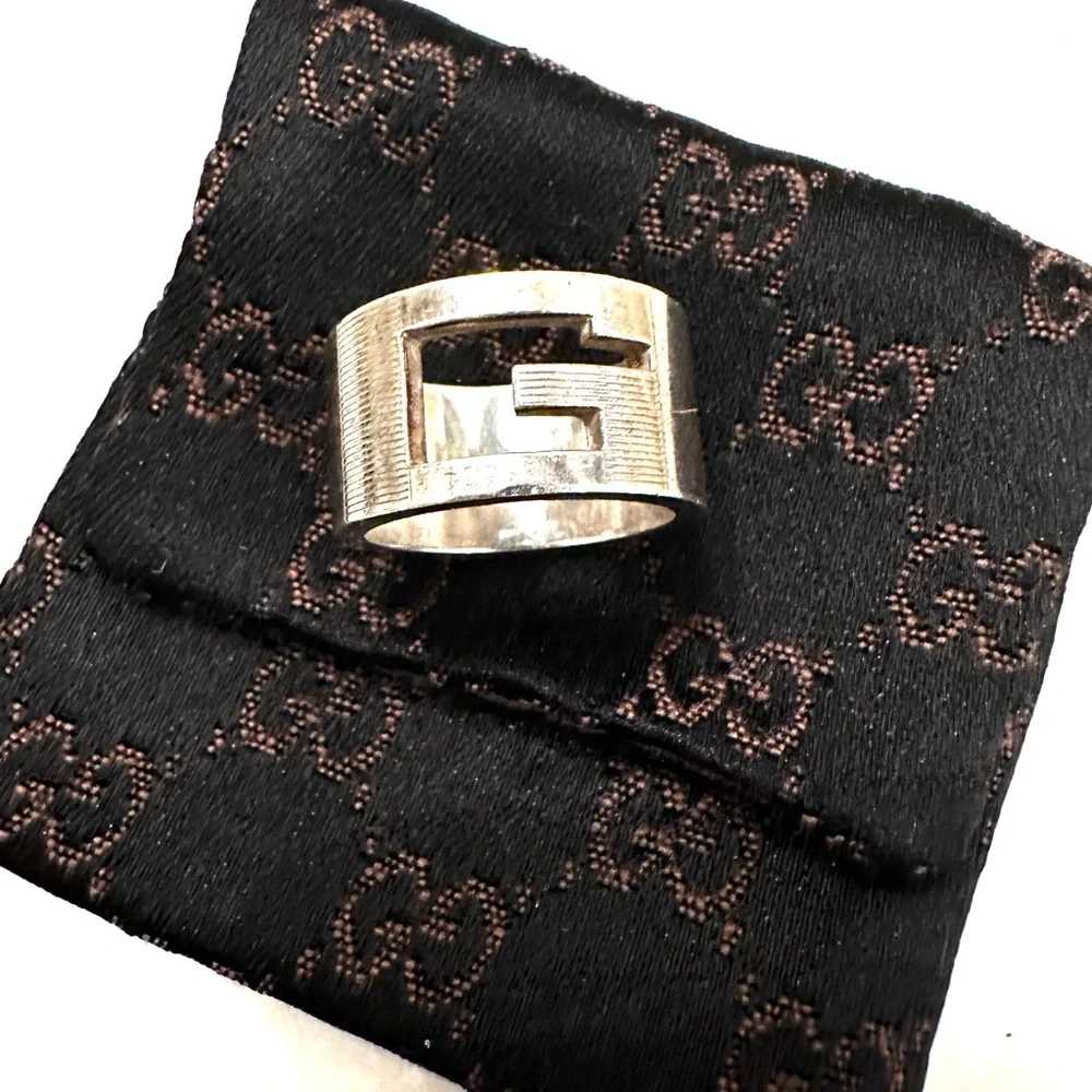 ❌SOLD❌ 🎡🎡🎡 Gucci Silver Openwork 'G' Signature Band Ring - Picture 2 of 9